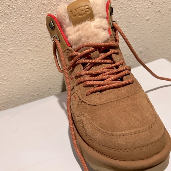 Heritage highland UGGs size 9 in women - Picture 2 of 3